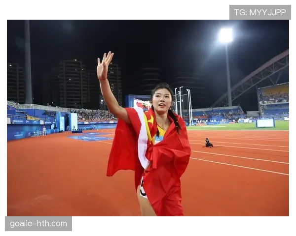 吴艳妮一出现我就慌了，运动员随手一背竟像豪门日常